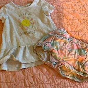 Cute summer -day outfit ! Comes with a shirt and shorts !!